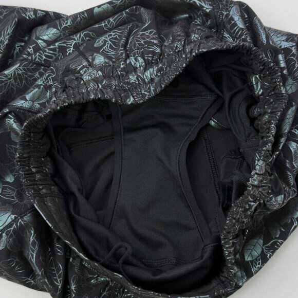 LULULEMON Hotty Hot Low-Rise Lined Short 4" Sz 6 Logo Flourish Iridescent Foil - Picture 9 of 10